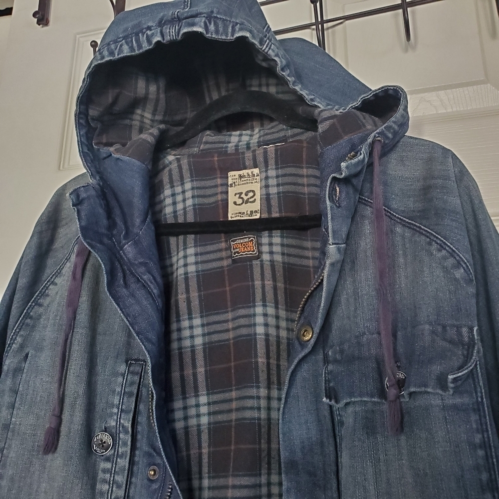Vintage Volcom Denim Flannel Jacket Full Zip + Button Hooded Heavyweight Size 32 - Picture 3 of 16